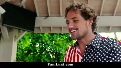 Reproduzir Step Sister e seu melhor amigo são fodidos por seu Step Brother em um trio selvagem