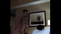 Abspielen Eine dampfende SpyCam erwischt meine tätowierte Frau und mich bei einer wilden Doggystyle-Session