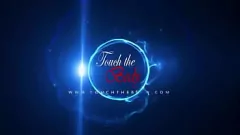 Reproduzir Experimente uma massagem erótica com óleo com um casal asiático em um ambiente relaxante e íntimo