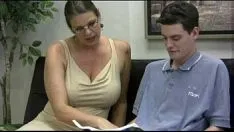 Jouer Xxx scopa il sesso del figlio con la madre di Panarama