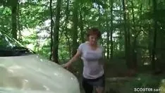 تشغيل Milfa تؤخذ في الغابة ثم مارس الجنس بوحشية