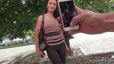 Reproduzir Modelo morena é filmada fazendo sexo desprotegido