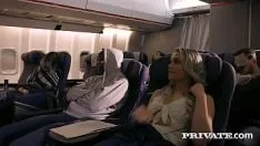 Reproducir Bondad rubia folla el avión con pervertido viril