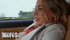 Reproducir sexo con una chica que chupa bien la polla