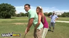 Reproducir Pilla a su mujer que se la folla a otro hombre