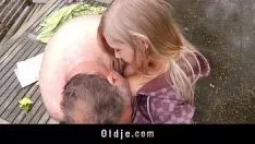 Odtwórz Porno Cu Un Mojneag Care Isi Fute Nepoata In Padure Xnxx