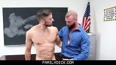 Redare Doi Angajati Gay Ai Unui Teatru Raman Singuri La Job Si Fac Un Futai Si O Laba Perfecta 