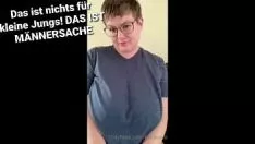 Odtwórz Mężczyźni przychodzą do tego miejsca, aby uprawiać seks z kobietami, których nie znają i płacą