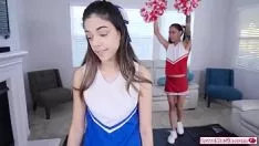 Abspielen Habe 18 Jahre lang Sex mit deiner Freundin und Schwester Cheerleader