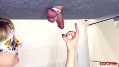 Afspelen Blonde MILF AnnyCandy wordt kinky met balbondage en ballbusting