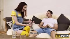 Reproduzir Adolescente ruiva consegue o pau grosso de Stepbro facilmente - Mia Sanders