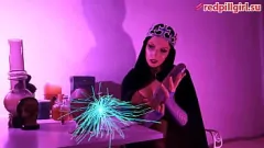 Afspelen Wicked Evil Queen Cosplay-masturbatie met dildo
