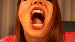 Abspielen Die dralle Ginger Giantess verschlingt den kleinen Mann in einer Rollenspiel-Fantasie