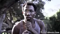 Redare Visul adolescentilor împlinește fantezia tabu interracială cu creampie