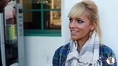 Afspelen Carmen van Pitesti maakt een pijpbeurt met haar grote mond Films Xxx Online