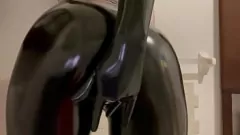 Reproducir Fantasía fetiche de látex y PVC: botas brillantes, sonidos de roce y más