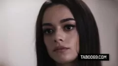 تشغيل مواجهة Sophia Burns 'Taboo Stepcousin: تجربة إباحية للعائلة المتشددين