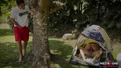 Reproducir Annie Marin y la orgía salvaje de campamento al aire libre de sus amigos