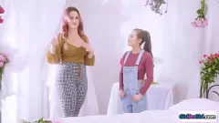تشغيل امرأة سمراء وشم سيري دال يركب الثدي الكبيرة من سبنسر برادلي في عمل مثليه مكثف
