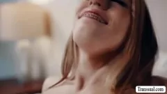 Jouer La figliastra T-Girl diventa anale con la Shecock di Stepmom