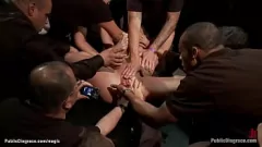 Odtwórz Public Disgrace: Związane i pieprzone przed tłumem - z udziałem Amy Brooke, księżniczki Donny i Jamesa Deena
