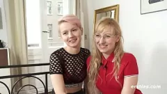 Oynat Alman Sarışın Babe Vicky, Natalia'yı Kinky Lezbiyen Köleliğe Başlatıyor